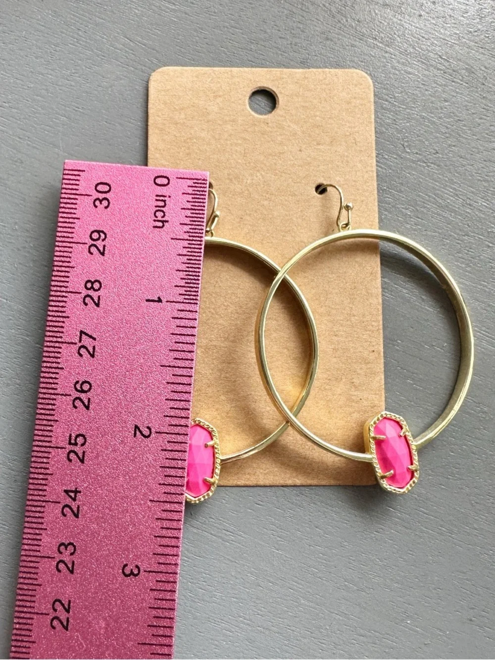 KENDRA SCOTT Elora Hoop Earrings in Gold & Magenta Pink